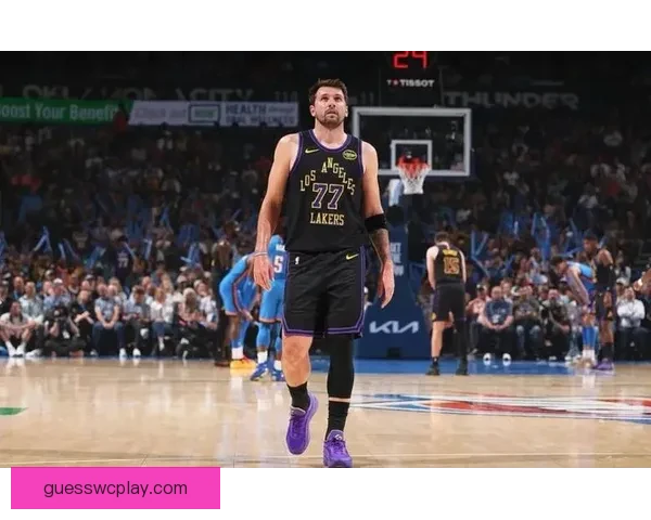 詹姆斯谈东契奇受伤与雷霆首节强势表现：我们遭遇重创